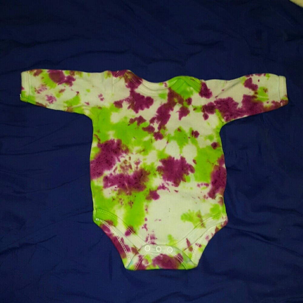 Tie dye onsie size 0 to 3